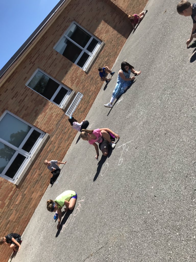 Miss_Bennett3's tweet photo. Beautiful weather calls for math outside!! #eastviewpride #fcscspartanpride https://t.co/TFy7YfzsWk