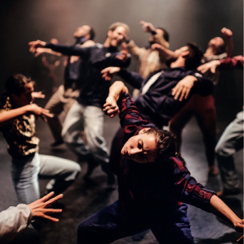 LUCIATELLODIAZ's tweet photo. Hay seres humanos y, después, está la compañía de @HofeshShechter Qué espectáculo hipnótico, sensual y extenuante el de esta noche en los @TeatrosCanal De nuevo, me han dejado en trance #motionemotion https://t.co/dIPfkp693l