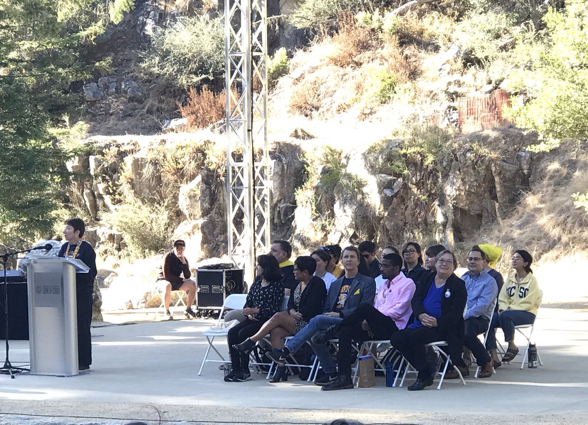 UCSCevents's tweet image. Could there be a more beautiful setting? We’re gathered together to embrace the academic adventure to come #ThinkUCSC