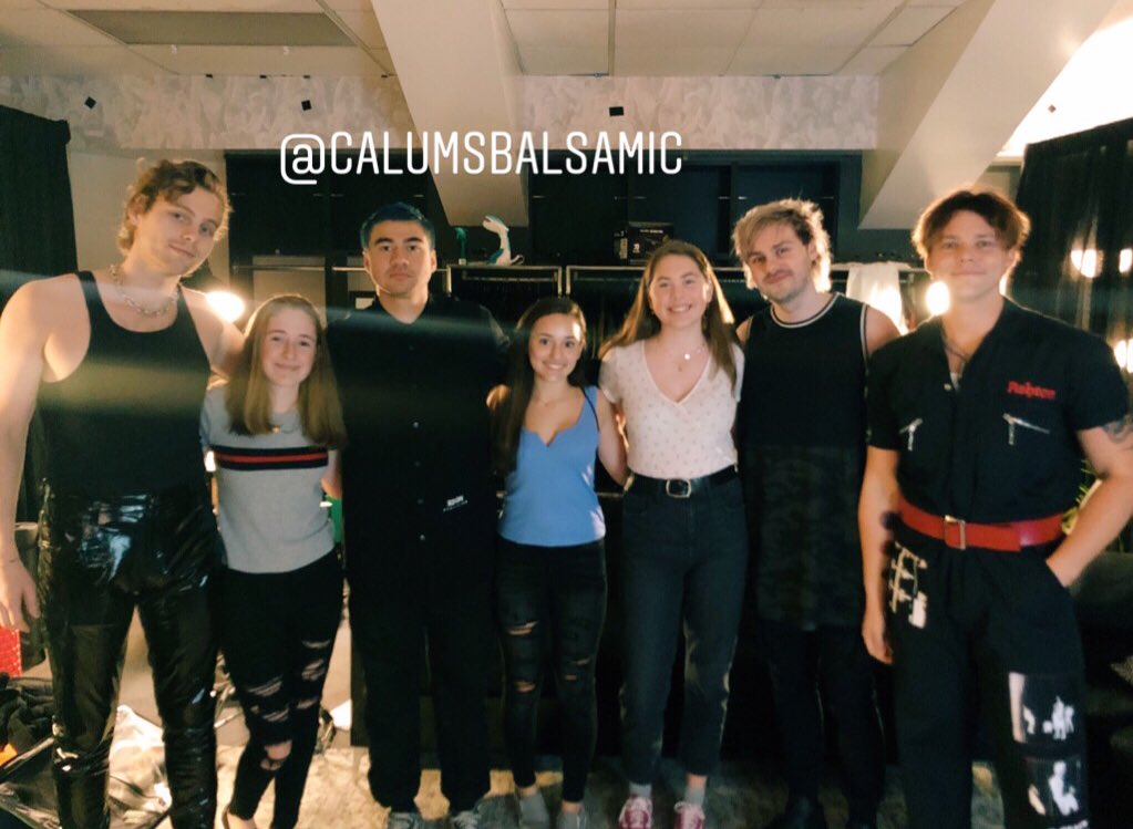 saigondeeznuts's tweet photo. WE MET 5SOS AND I HAD A MOMENT WITH CALUM HOOD WHAT IS LIFE https://t.co/KCFa8OJpn4