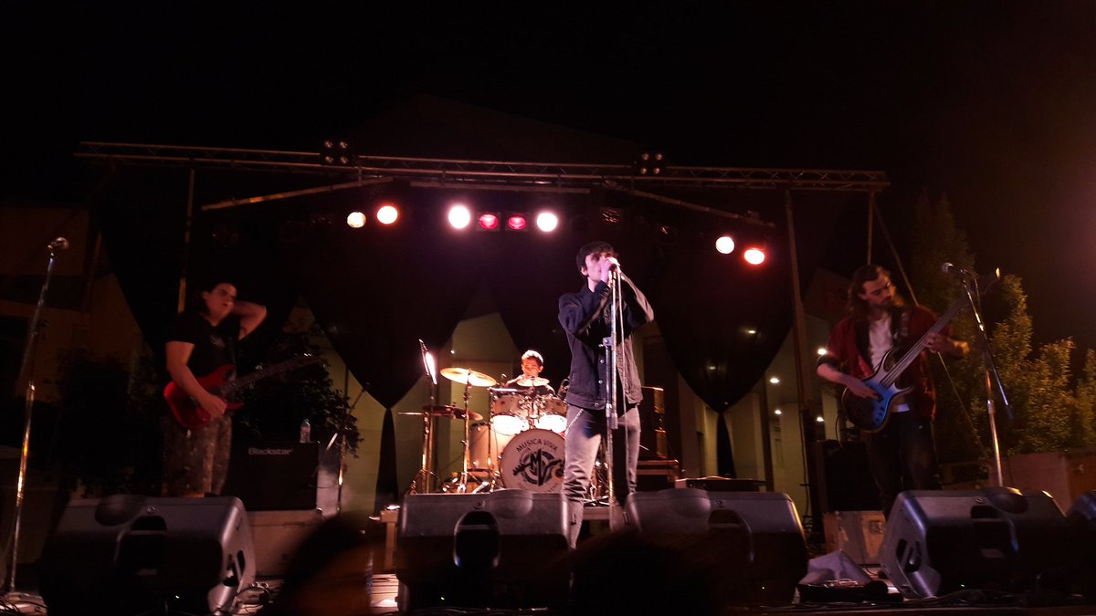 EduoBaixista's tweet image. Tremndos máquinas. 
TREMENDOS
MÁQUINAS