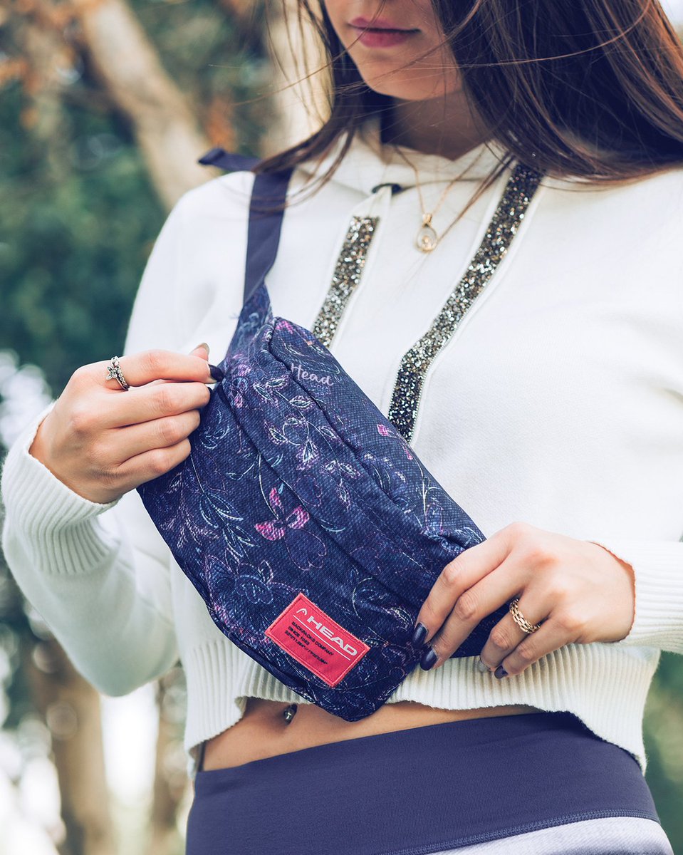 Sale con todo lo necesario con tu #banano Lacrosse de #HeadChile. 🌸
Con su doble bolsillo y respaldo acolchado estarás muy cómoda.
Consigue el tuyo en #HeadStores
.
.
.
Lacrosse: $8.990