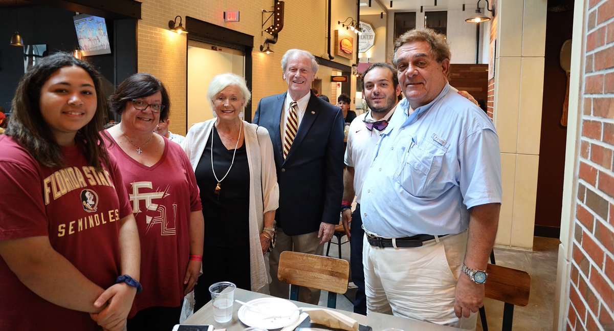 FSUPresThrasher's tweet photo. Great meeting all the folks on campus for #FSUFamilyWeekend! #GoNoles https://t.co/ERBBDr5PL3