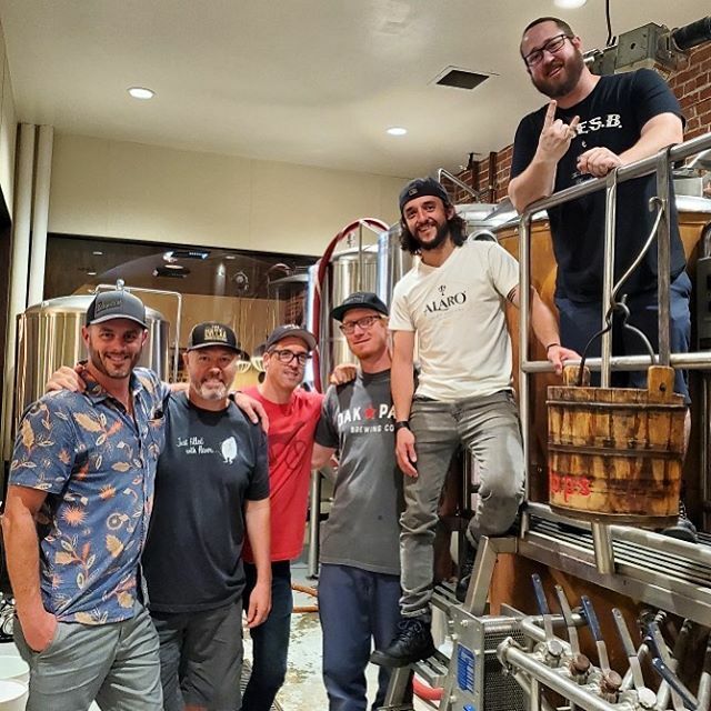 DeviceBrewing's tweet photo. Great day hanging with this motley crew, @bikedogbrewing @opbrewco @alarobrewing, brewing up a west coast “mid-school” IPA for @themonkscellar’s 5th Anniversary week starting 10/14! .
.
.
#beerwithpurpose #communitygrown #familyowned #drinklocalbeer #ma… https://t.co/lCo45pP37F https://t.co/Y9hFpw0ujD