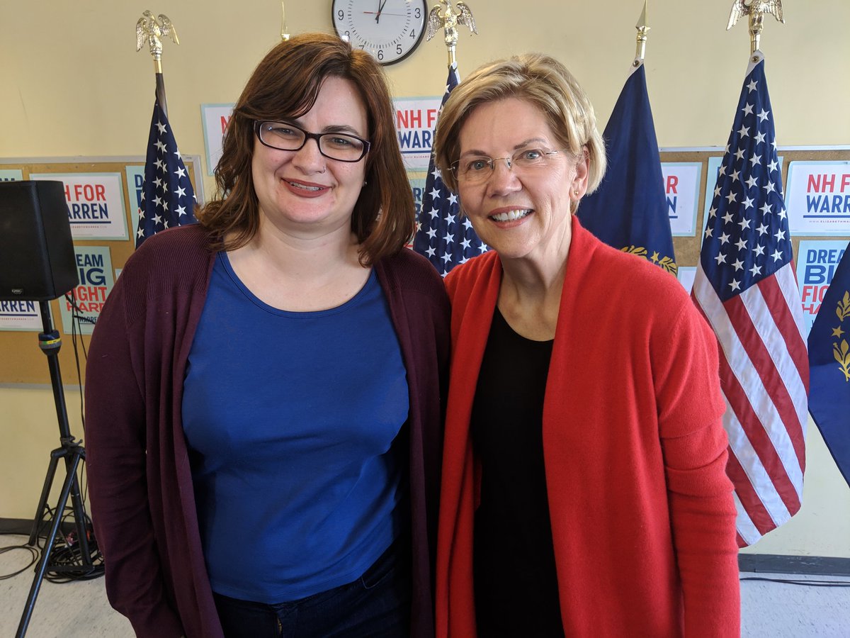LynnKuanYin's tweet photo. No one believes that in March the selfie line was measured in minutes not hours. #SelfiesWithWarren https://t.co/9t4T4d1u9g