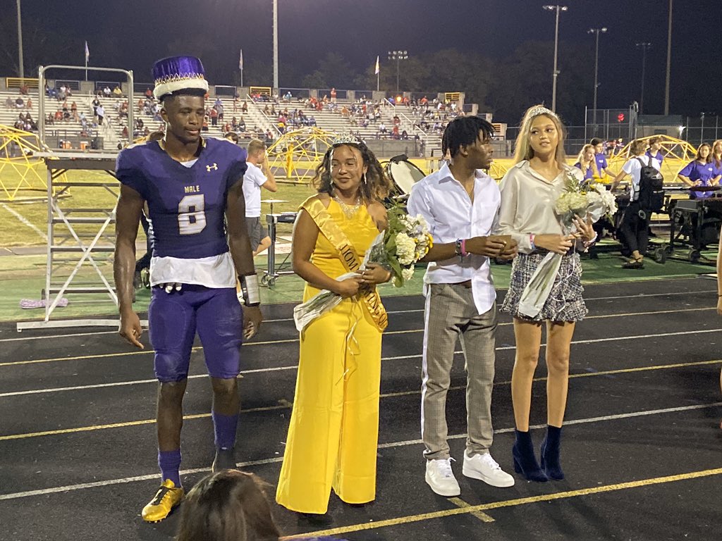 TheBrooknBreck's tweet photo. Congrats to your senior class prince and princess, Lamartay Gwyn and Nevaeh Derringer! And a special comgrats to the king and queen, Izayah Cummings and Courtney Benboe! https://t.co/8zqc2p0oEF