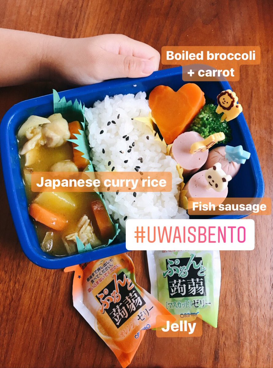 28/9/2019Harini Uwais ada rehearsal hari sukan so kena pergi youchien mcm biasa maka kena lah buat bento dia. Rasa dlm byk2 bento, bento カレーライス ni paling senang, paling rilek, paling cepat boleh buat haha.p/s : Uwais minta carrot bentuk 