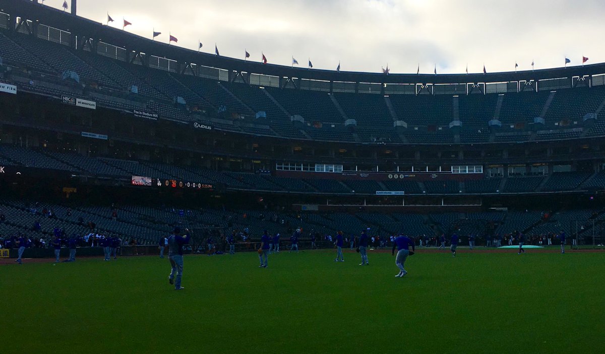 Snotrocket40's tweet photo. Too much blue already. #TriplesAlley #SFGiants https://t.co/pLsdYvGQT1
