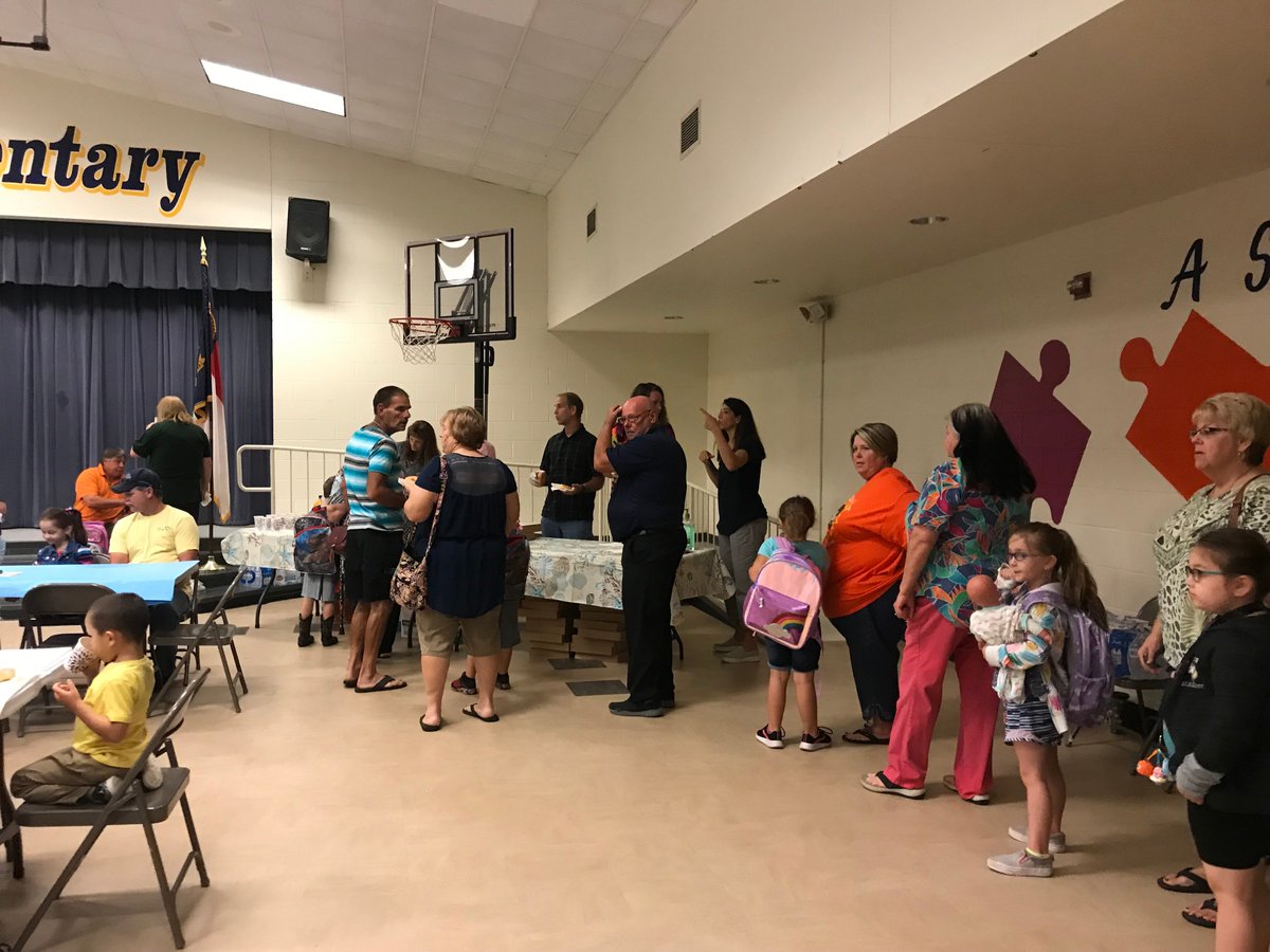 bears_rd's tweet photo. Enjoying moments and doughnuts with our grandparents this week . @CCSElemEd https://t.co/ofkkzpgxbp