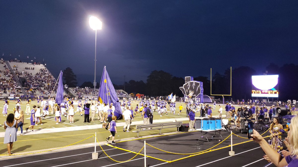 Thank you <a href="/remax/">RE/MAX</a> for an awesome delivery of the homecoming game ball and both flags tonight! #BelieveInLufkin @BrandonHBoyd <a href="/ShellySlaton/">Shelly Slaton</a> <a href="/A_Mijares01/">Andres Mijares</a> <a href="/Lufkinfootball/">Pack Football News</a> <a href="/CoachQuick1/">Todd Quick</a> <a href="/asoderquist/">April Soderquist, M. Ed.</a>