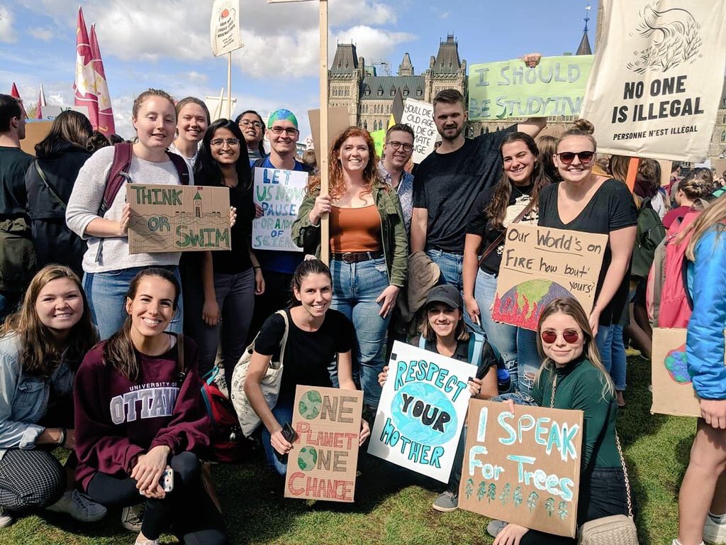uoEnvironment's tweet photo. We joined our MES students, youth and thousands of other people from the Ottawa-Gatineau region today for the worldwide #ClimateStrike for #ClimateAction! The energy was electric, and we are honoured to have been apart of this day. 🌎🌱@uOttawa @uOttawaSustain https://t.co/s2Gw96hdAS