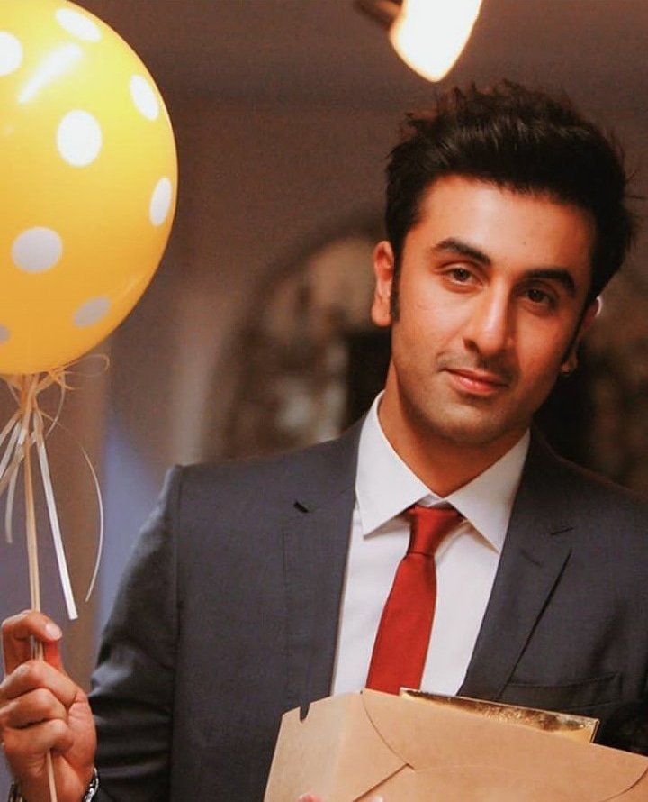 iBollyKush's tweet photo. #HappyBirthdayRanbirKapoor with lots of love!!! ❤️😍🎈 https://t.co/jkeQ7OjrGH