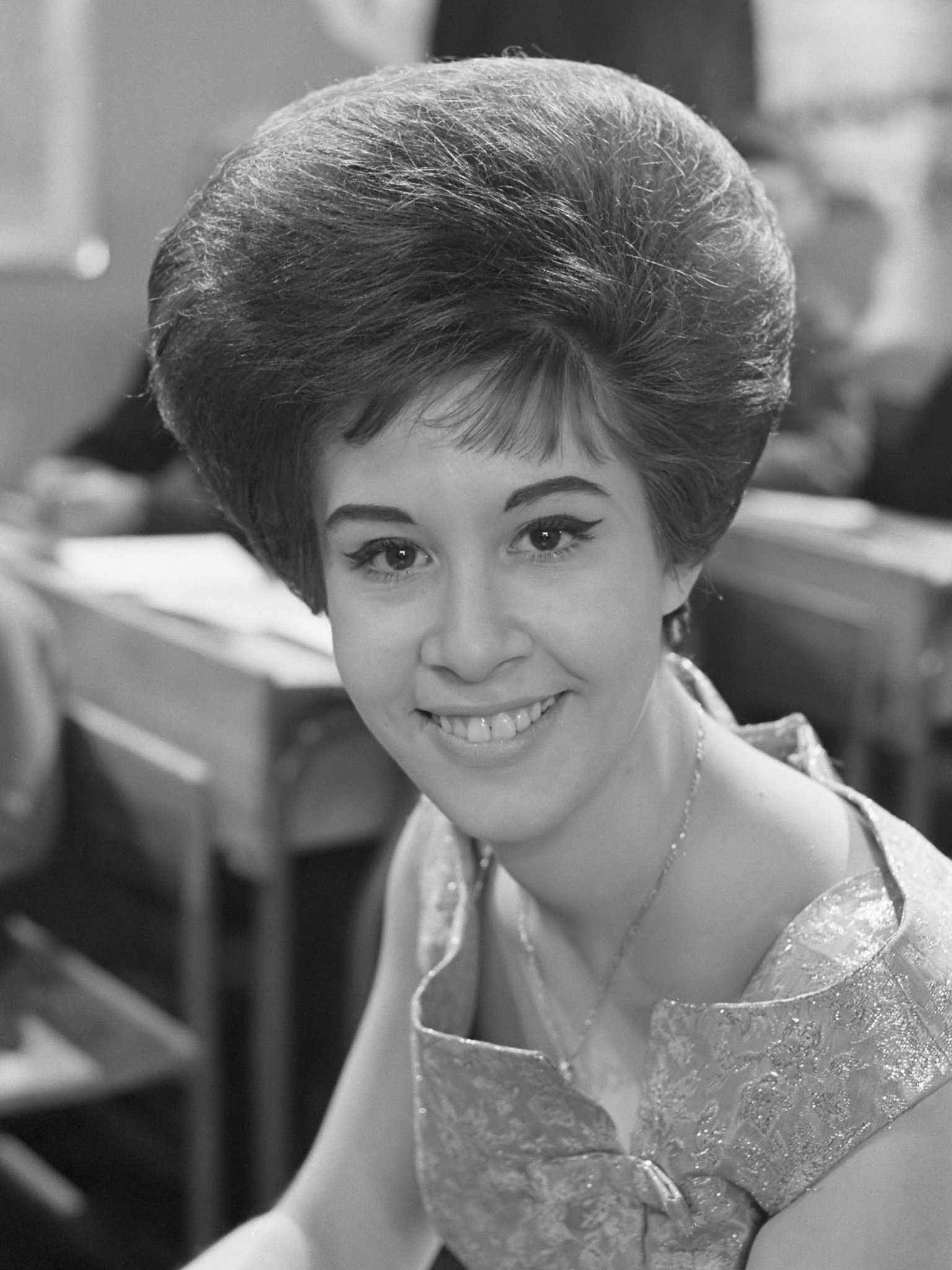 Happy birthday to Helen Shapiro, 73 today and still entertaining with her vocal talent! 
