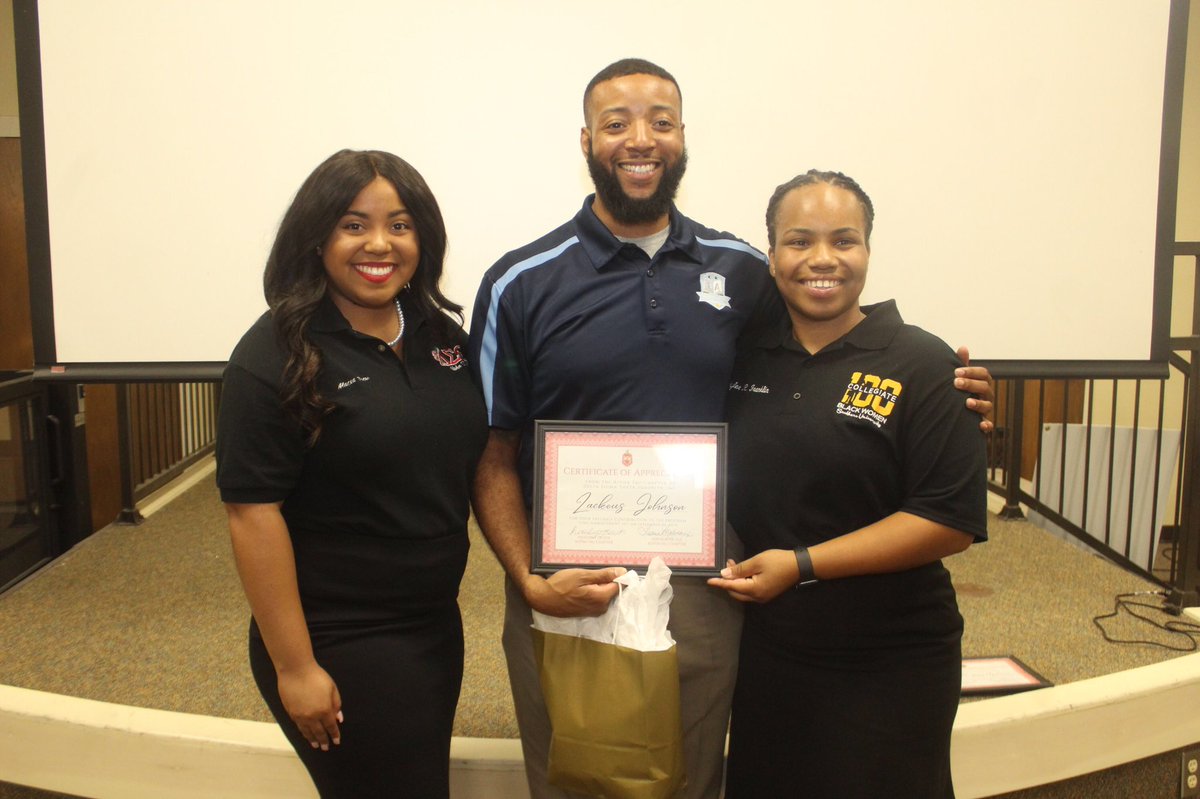 __SouthernDivas's tweet photo. 9/24/19 ~ The Alpha Tau Chapter of DST and C100 Black Women of SU hosted a seminar on time management ft. Mr. Zackeus Johnson, M.Ed., the Executive Director of FYE/SYE Programs at SU. Thanks for coming out! We hope you took away some valuable tips! #TimeManagement101 ⏱ 💼 ✅ https://t.co/gvGta1HQBv