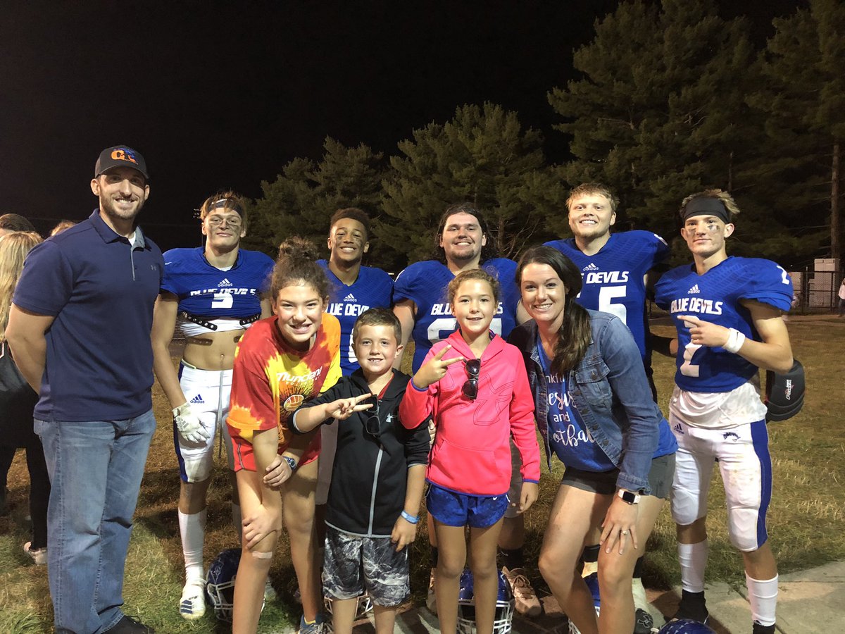 xfactorQB's tweet photo. Friday Night Lights took us to Tipton tonight. Always one of our favorite games. 🏈 #xfactorQBacademy #xfactorsportsperformance #xfactorFAMILY https://t.co/EgZ8RlUDUz