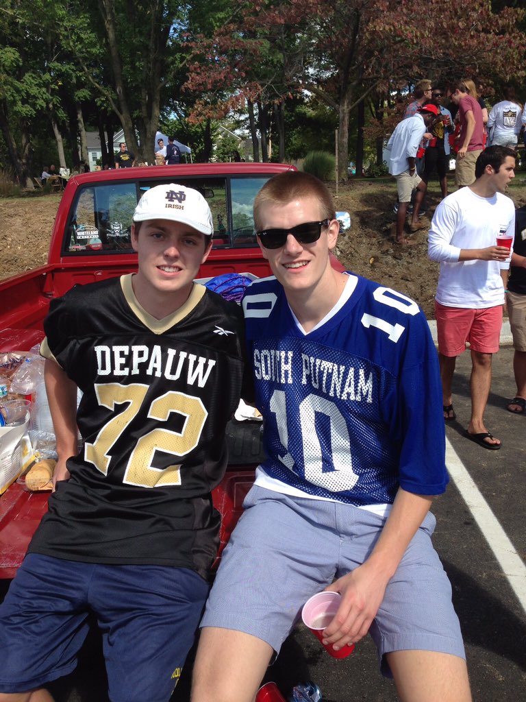DFernitz's tweet photo. @mattdavis_574 @SupSlater @tfern33 Tailgate approved! #DSNB https://t.co/upu1acj5Mj