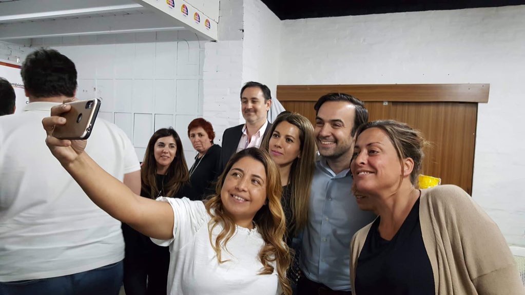 franquintana's tweet photo. Charla con voluntarios de @juntoscambioar en Zárate, junto al candidato a intendente @Julianguelvenzu. Gracias por invitarme! https://t.co/9etqP6Iado