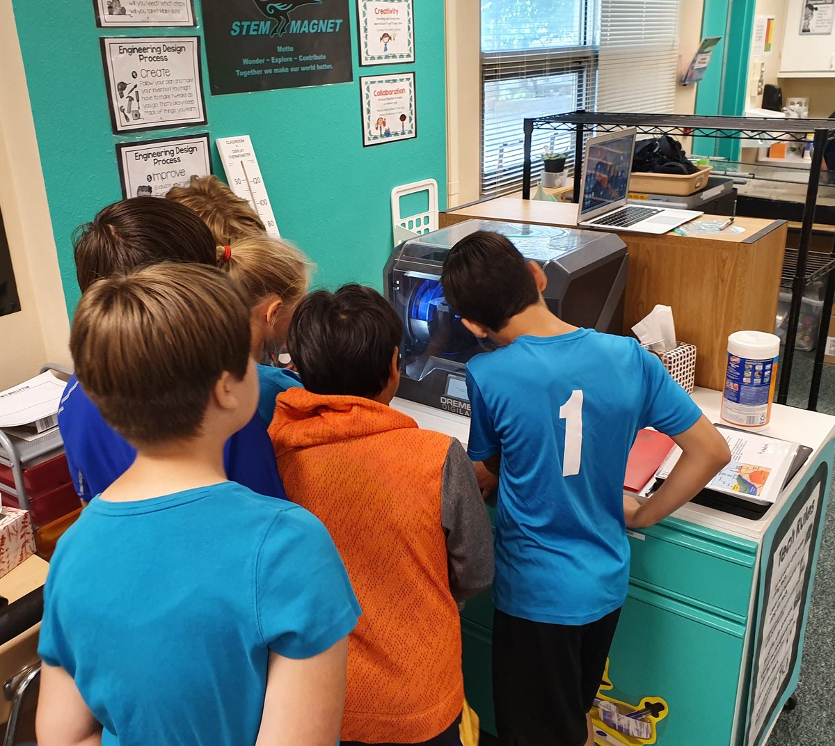 SASMSTEM's tweet photo. 3dPrinting student work is always fun to watch. @ABQschools @APSLZ1 @MagnetSchlsMSA #stemeducation #adayinschool #science #stem #stemmagnet #roadrunnerlab https://t.co/ysteDOI8PY