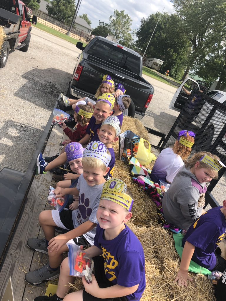 Mrs_Maberry's tweet photo. Homecoming 2019! #parade #KCErocks https://t.co/gBCAfvn4xF