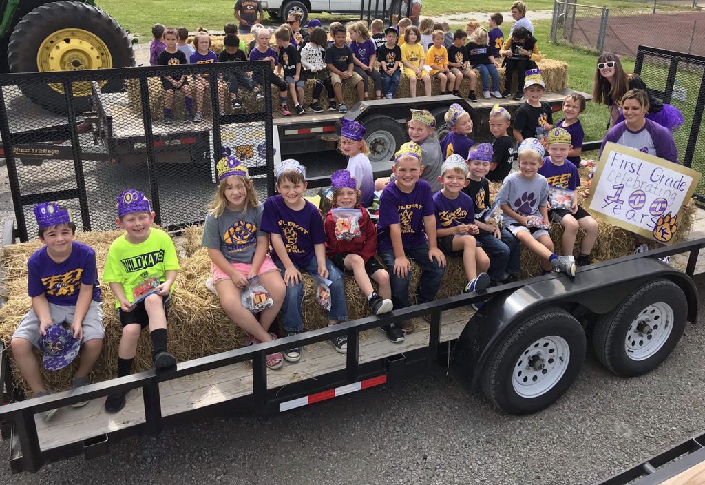 Mrs_Maberry's tweet photo. Homecoming 2019! #parade #KCErocks https://t.co/gBCAfvn4xF