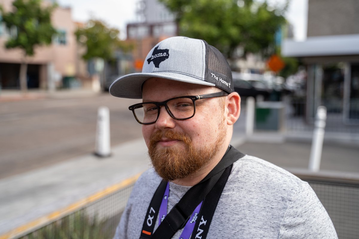 Hanging at #twitchcon19 with the bois! If ya see us come bye and get an awesome photo with a #beard! 
#burlygamer #playeroneesports