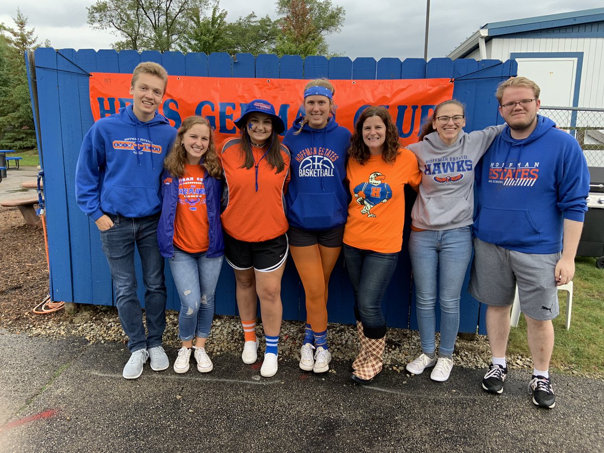 HEHSGerman's tweet photo. A rainy but fun Homecoming. We may have only sold a handful of brats but we had a ton of laughs.  @jckeil @emilyjohnson372 @mollybarnessss @madisonbarrness @amberx240 @underwoooderin @stefanknappik https://t.co/l2msEfSt5G