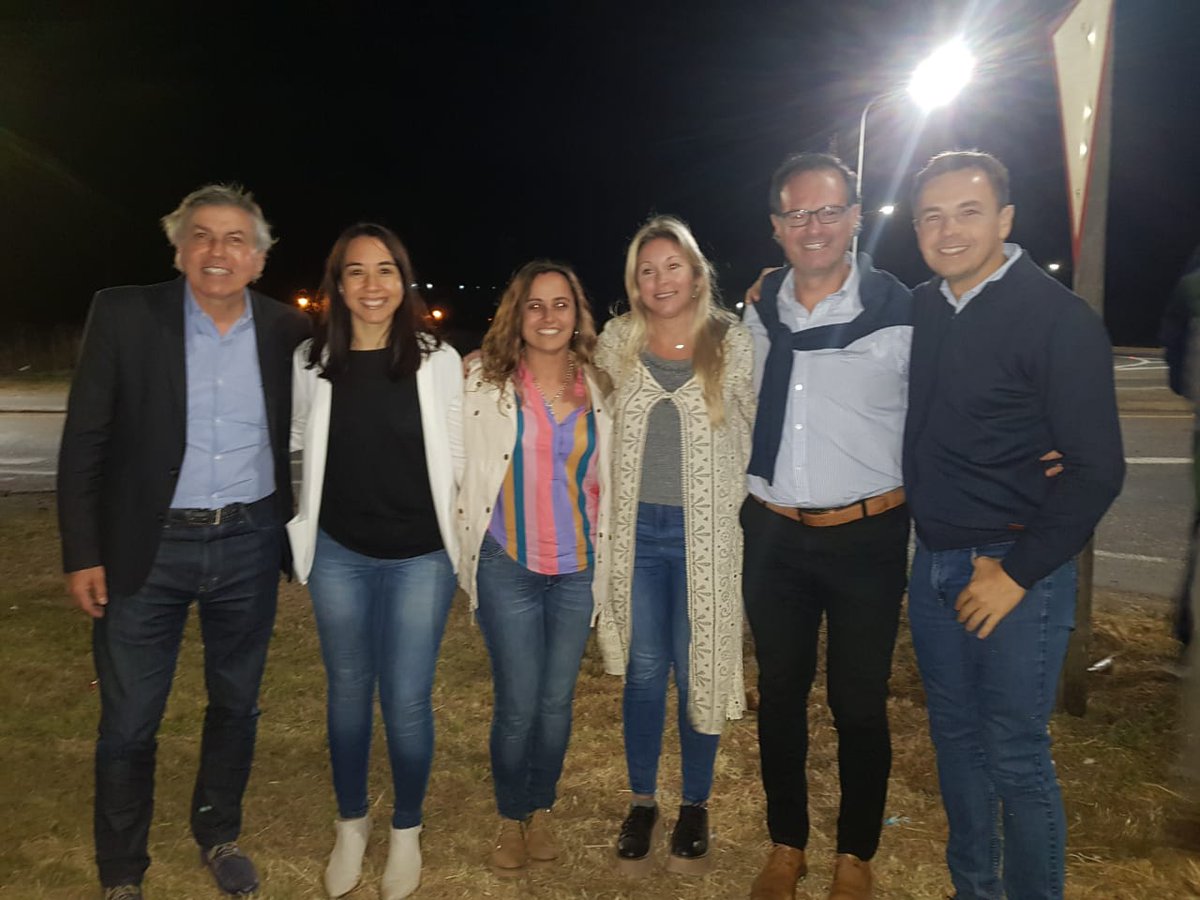 PaulaCordobaOk's tweet photo. ILUMINACION EN LA RUTA 6 💪
Como Presidenta del Ente Ruta 6 junto al Ministro de Gobierno y Seguridad @carlosmassei  y demás autoridades, ésta noche dejamos inaugurada una importante obra que hace a la seguridad vial de todos los usuarios de la Ruta 6. https://t.co/twPHMEL8Va
