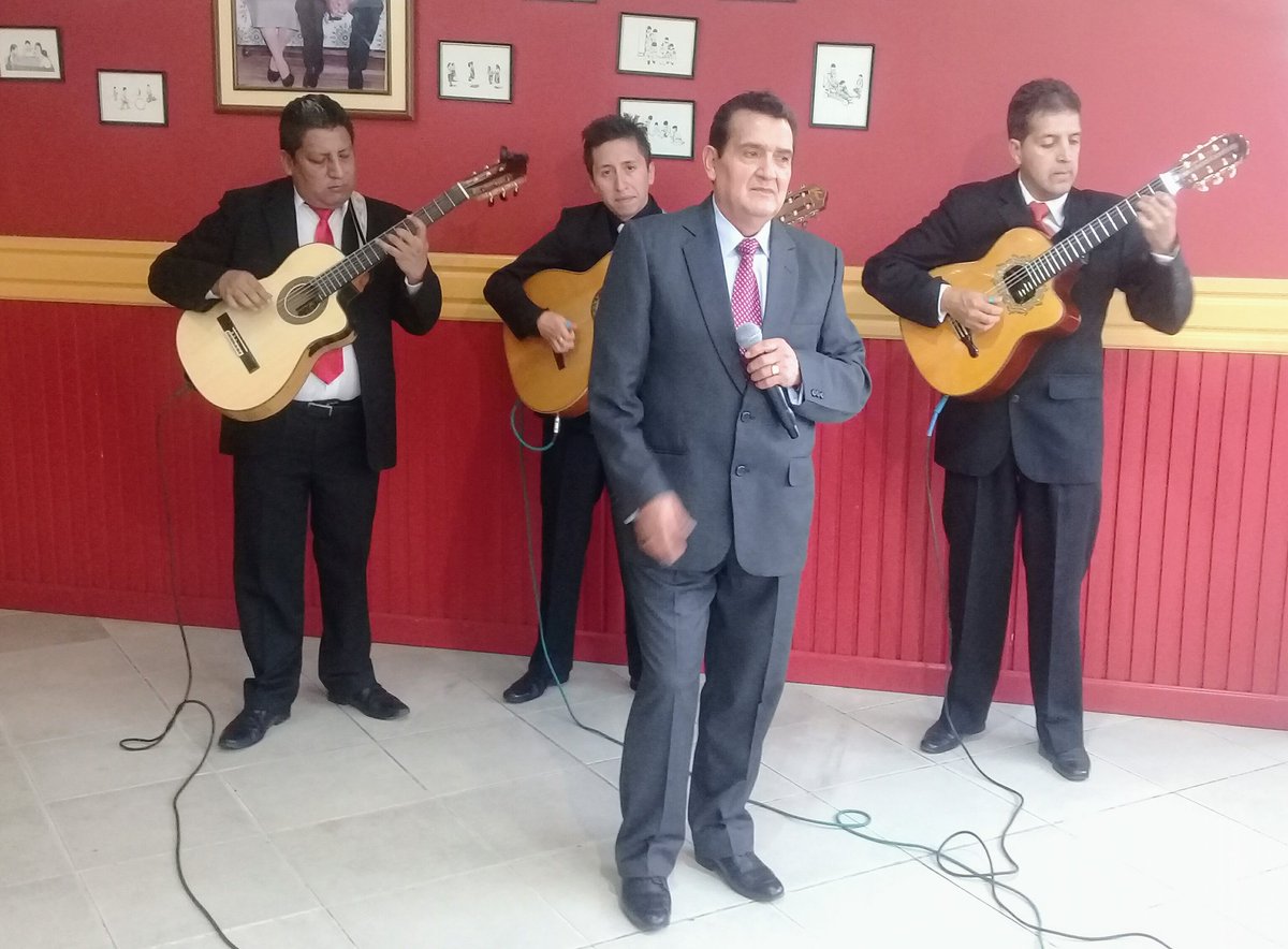 nocheparatodos's tweet photo. HOMENAJE POR EL DÍA DEL PASILLO CON VÍCTOR LLORE Y SU MARCO MUSICAL DE LUJO. ESTE SÁBADO 21H00 MIRE #NOCHEPARATODOS POR #TELECUENCA https://t.co/ivG8JXl4eo