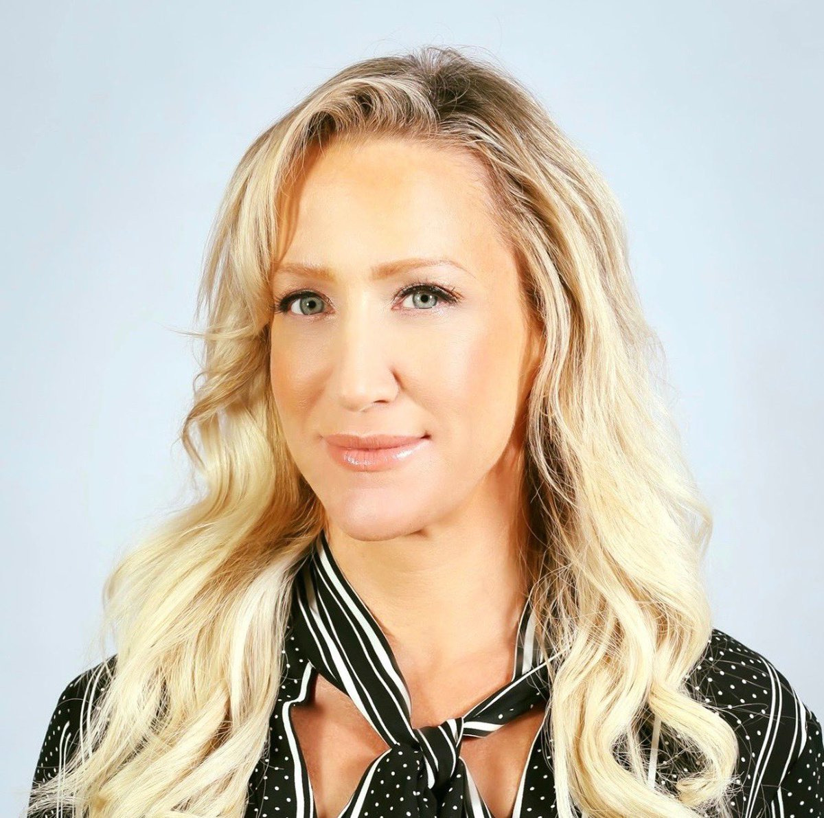 StaceyBroadwell's tweet image. Best Conference Giveaway Ever!!! TY ⁦@ZipRecruiter⁩ ⁦@ZipRecruiterCEO⁩ 100 ppl updated their profile photos today! #MWTR19 #chicago #headshot #winhiring