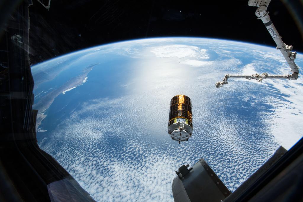 NASA's tweet photo. Tomorrow, a @JAXA_en cargo spacecraft loaded with tons of cargo arrives at the @Space_Station! 

⏰ Set a reminder to watch NASA TV starting at 5:45am ET to see @Astro_Christina &amp; @AstroDrewMorgan capture the 12-ton spacecraft as it approaches from below: https://t.co/mCRETiNnLt https://t.co/zMi6ogaOF4