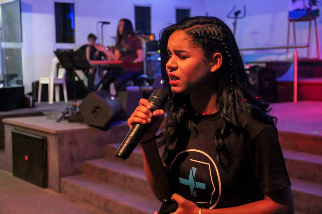 JovenesMasVE's tweet photo. Con corazones rendidos en oración a nuestro Padre Celestial dimos inicio al lanzamiento oficial del ministerio Jóvenes Más. Joven, acércate confiadamente al trono de la gracia, en el hay perdón, sanidad, restauración y vida. #JóvenesMás #CiudadGuayana #PuertoOrdaz https://t.co/HOssXNyB6Q