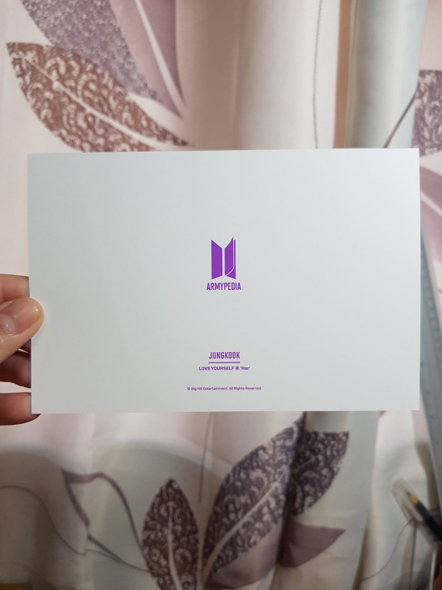 Armypedia postcards are also being unofficially reproduced. Notice how even in the yellow lighting, i can still see the strand of JK's hair? Yes. That's how sharp the image is. The postcard is completely matte.