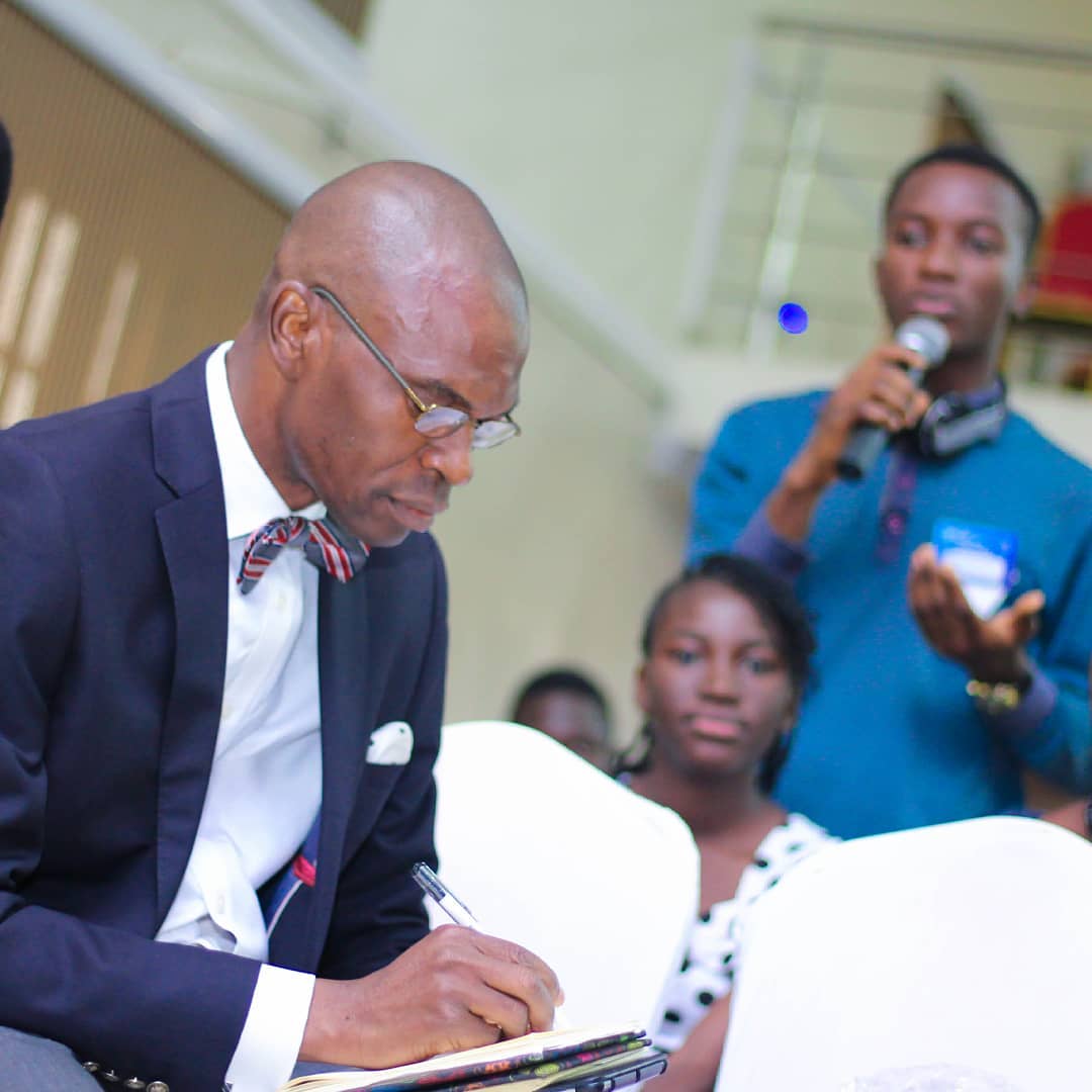 gls_ui's tweet photo. Connect with them. Be an impeccable example. Do not ruin your credibility with “Do as I say not as I do”.
#glsui2019 @tundeojo279 @PGeeman #glsui https://t.co/rxBEuxQ3nH