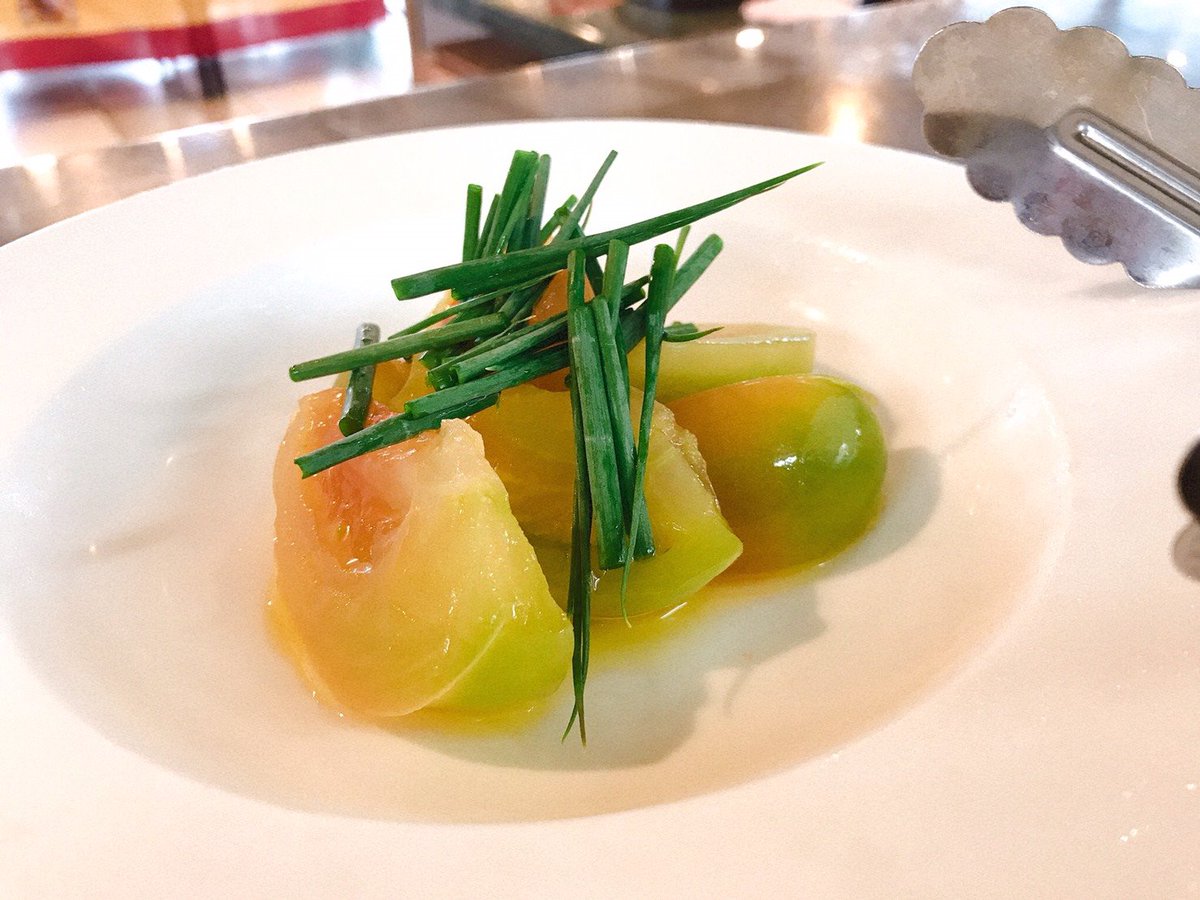 レストラン ヴァロリス 台風15号被害 千葉県の農家さんが大変困っており 通常では流通に乗せられない多くのトマトを譲り受けました 傷んだ部分を丁寧に取り除きトマトのピクルス ガスパッチョにしスペイン料理バイキングで提供 T Co Itqlwgmvmc