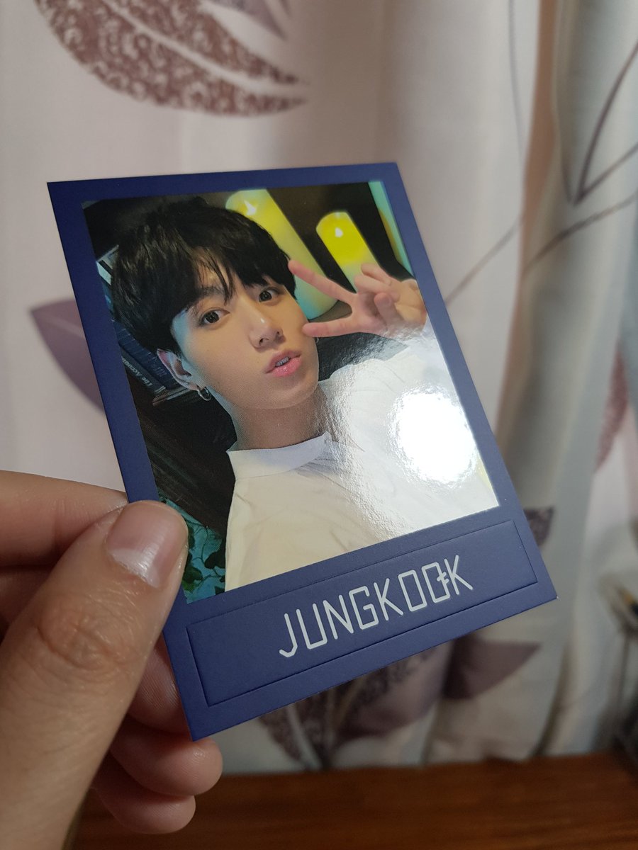 These moodlight Photocards have a matte border and back, and glossy center. The name of the member is enclosed in a rectangle embossed directly into the card.