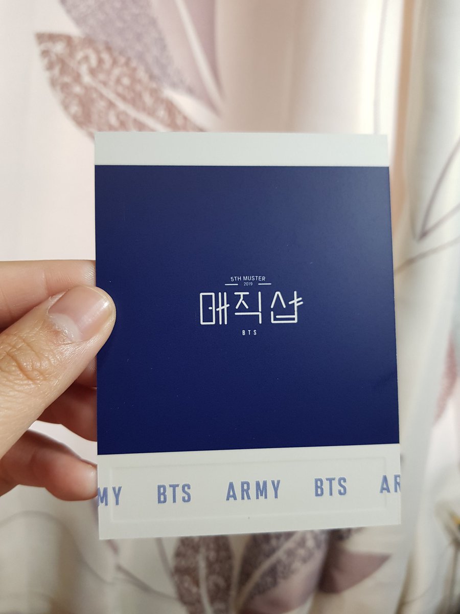 These moodlight Photocards have a matte border and back, and glossy center. The name of the member is enclosed in a rectangle embossed directly into the card.