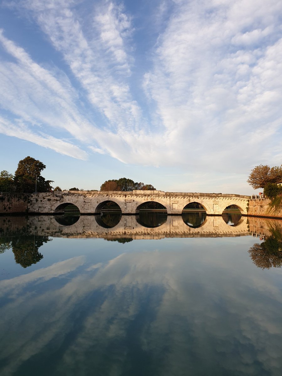 JePapote's tweet photo. Bonjour de Rimini ! Se lever tôt est toujours une bonne idée pour la lumière du matin
#stsravenna #inEmiliaRomagna #Rimini #Italie https://t.co/8tWrXxwVC4