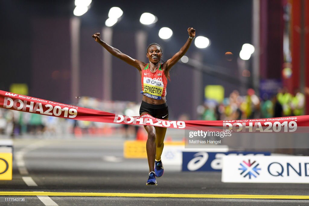 Fastest Women in the field Ruth Chepngetich secure gold for Kenya 

👏 #TeamKenya More medal's to follow

#Doha19 #IAAFWorlds