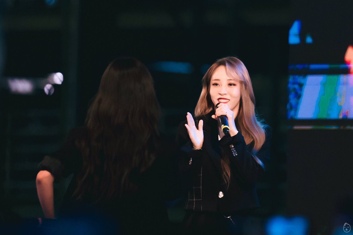 190925 산기대 축제 

우리 그렇게 스쳐 지나가 안녕👋

마마무 - 하늘하늘

#마마무 #문별 #휘인 #MAMAMOO #MOONBYUL #WHEEIN