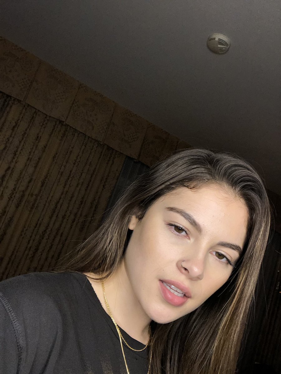 destinyrogers's tweet photo. y’all see it https://t.co/QEr6xNwNR4