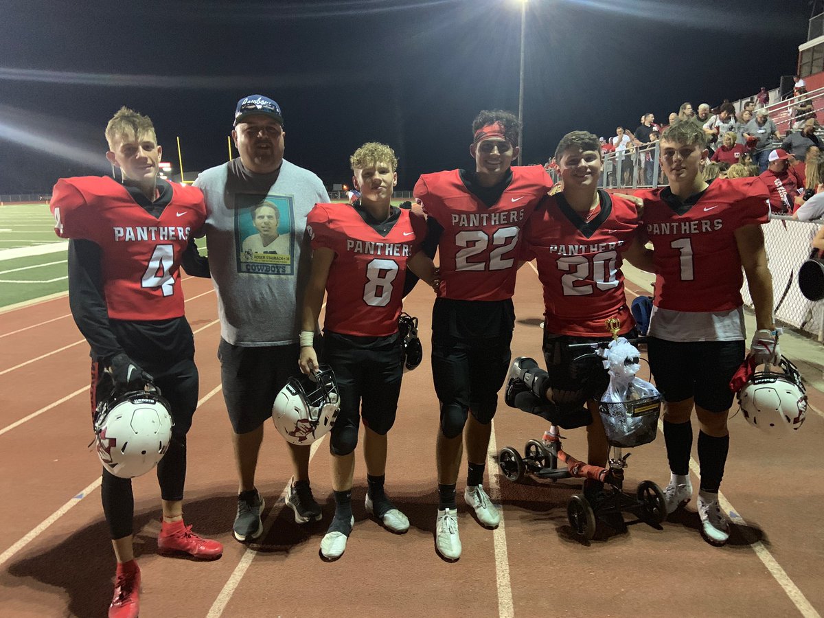 bige7284's tweet photo. Me and my Maypearl boys great district win tonight #Homecoming2019 https://t.co/70bMifF9sR