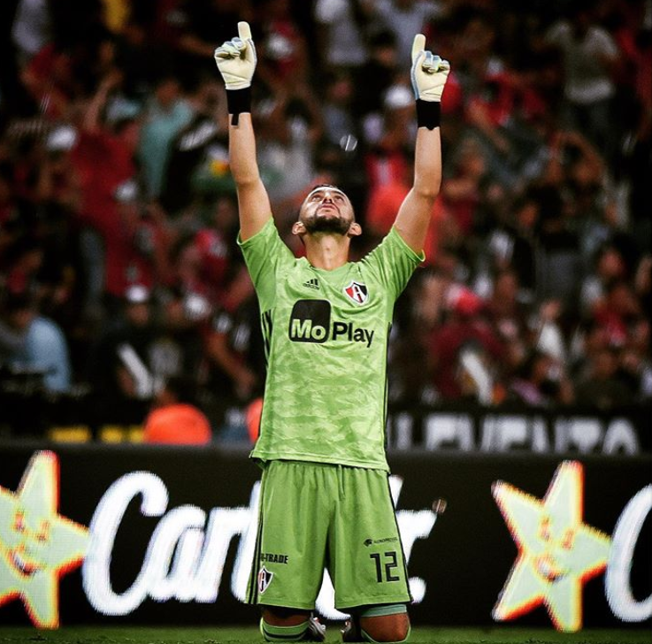InvictosSomos's tweet photo. Camilo Vargas ha atajado 4 de los 5 penales que le han pateado en la Liga MX con Atlas (📷 @atlasfc). BRUTAL. https://t.co/zsMszX117e