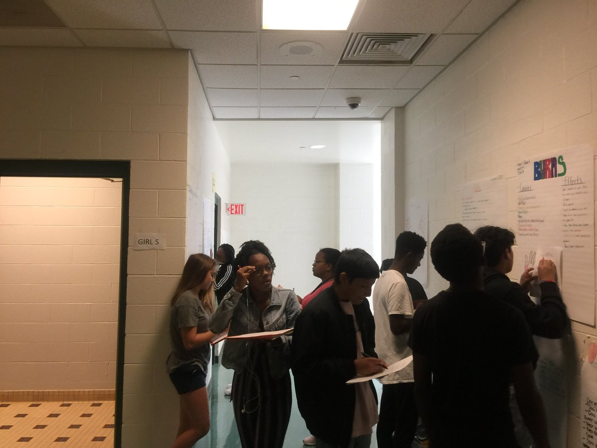 Imallaboutthef1's tweet photo. Gallery Walk in Foods I #kitchenSafetyAnchorCharts #fcssuccess #sayyestofcs @CTEforNC @NcacteE #ncctestrong #echhsfcscte https://t.co/7pWt0172YG