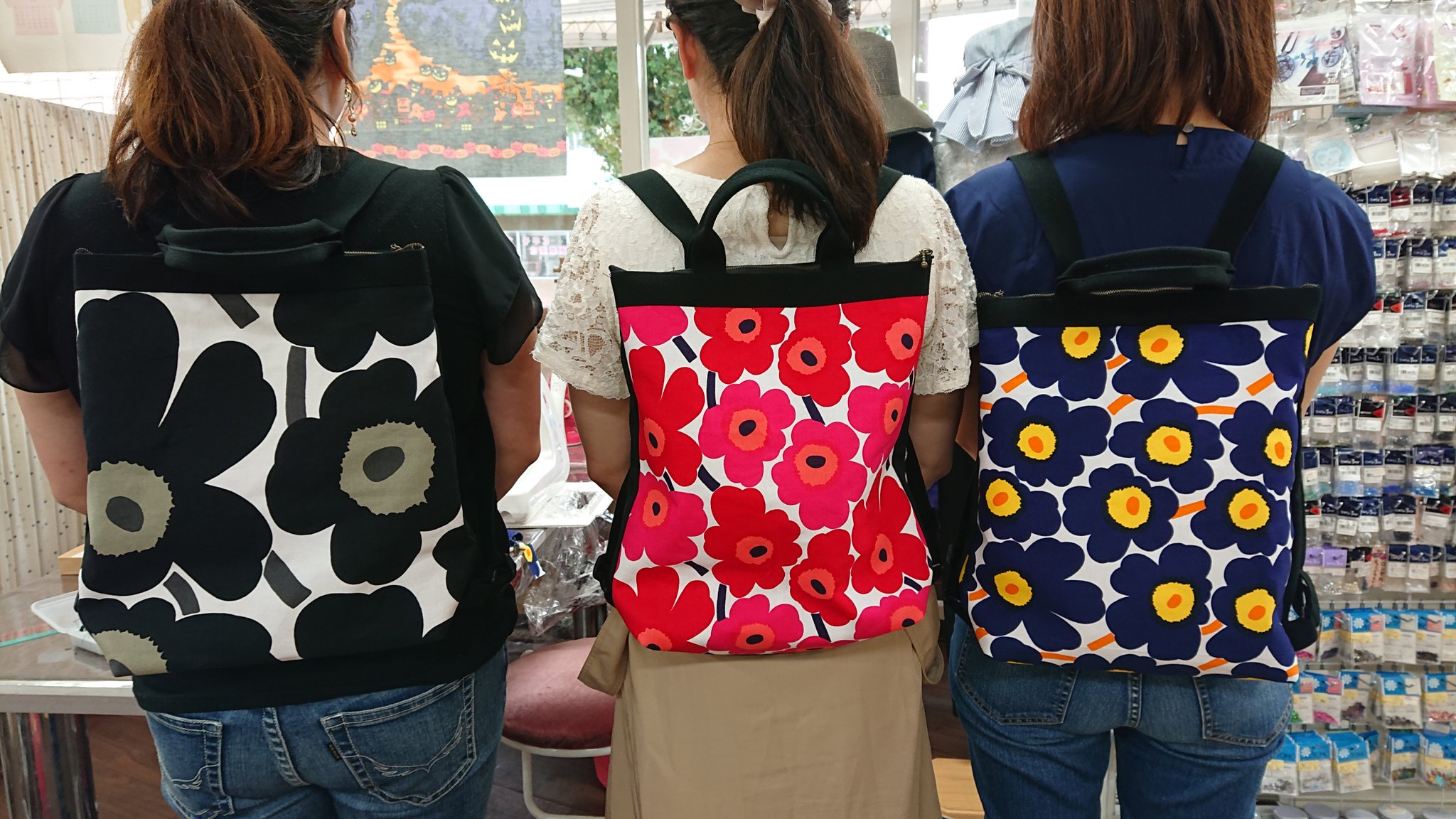 手芸店 プルミエールプーぺ 手芸店のプーぺです マリメッコのトークリュック講習に 仲良し3名様が参加されました 3つ並ぶと圧巻です 手芸店 ソーイング マリメッコ トートリュック ハンドメイド T Co 47kvhwzeui Twitter