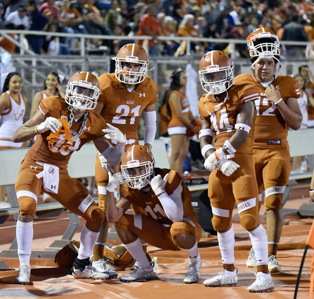 petethesportsg1's tweet image. Six turnovers for this defense in a 50-13 route of the T-M Warriors tonight. #mufly #turnoverchain @AtwoodKory @Kyle__Atwood @AliceCoyotes1 @AliceAthletics1 @AliceAlumni