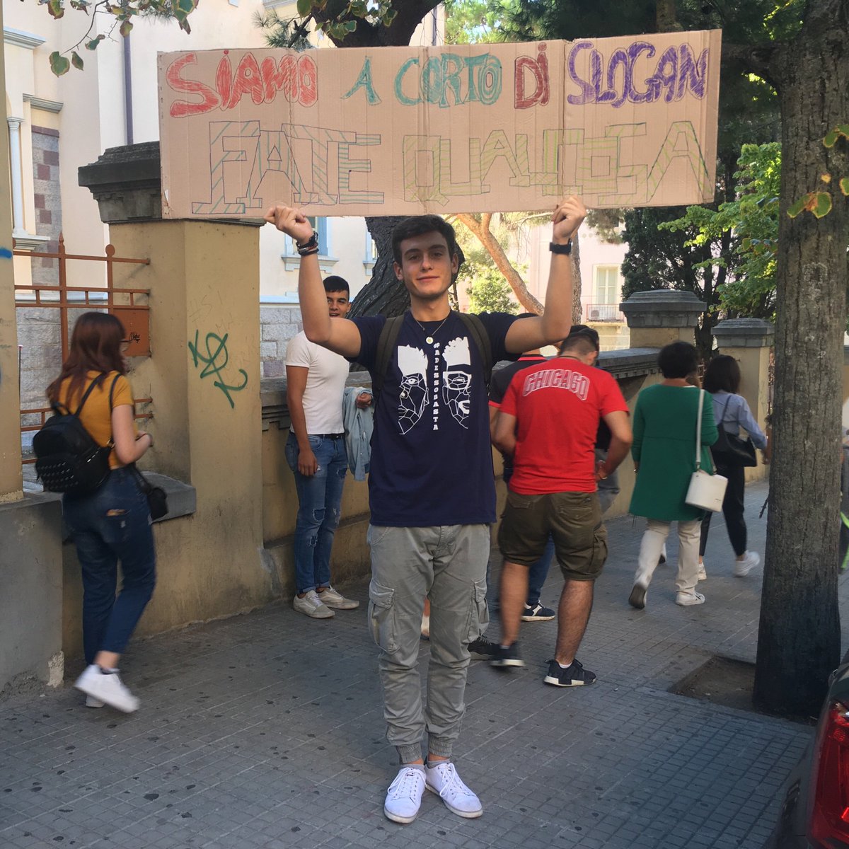 LiceoAsproni's tweet photo. #FridayForFuture: presenti e impegnati https://t.co/Wylo6up5UH