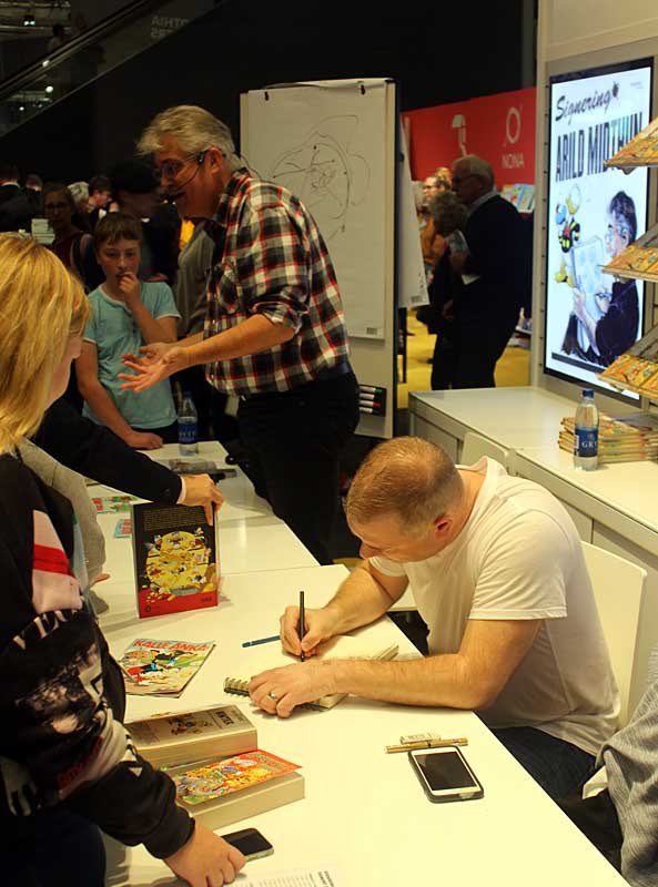 Caltex_98's tweet photo. Fredag #bokmässan2019 / Friday Gothenburg Book Fair: #ArildMidthun & @TonyCronstam tecknar och signerar hos #egmont, #ThomasStorn & @StefGaines, @JBosis intervjuar @SimonFurman3 om #Transformers, @PiddeAndersson & #StureHegerfors. #serier #comics #bokmässan https://t.co/ZgSFZlhesm