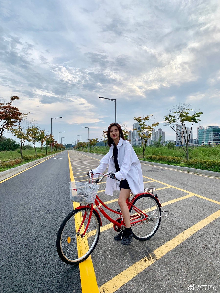 อยากไปปั่นจักรยานกับน้อนนนน #หมวยน้อยของแม่ #ว่านเผิง #WanPeng   Cr weibo ของน้องที่ก๊อบมาอีกที แง้งสมัครไม่ได้ที่ไทย 😂😂
