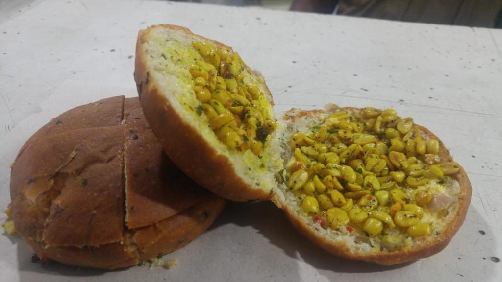 Khara Congress Bun at VB Bakery(Bun smeared with butter & peanuts). Out of all the theories behind the name, the most famous one refers to the split within Congress in 1969.Split masala peanuts were referred as Congress Kadalekai as a parody of political on-goings of that time.