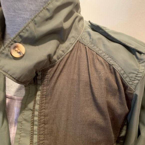 devan_mello's tweet image. So good I had to share! Check out all the items I'm loving on @Poshmarkapp #poshmark #fashion #style #shopmycloset #2bbebe #luckybrand #annasui: posh.mk/JbfW2dB1QZ